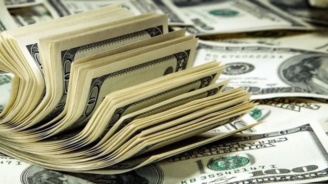 El blue avanza cinco pesos en la rueda del martes y se consolida por encima del oficial