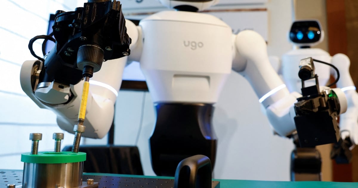 Un robot con IA en el pasillo del hospital: la prueba japonesa que mira de frente a los visitantes