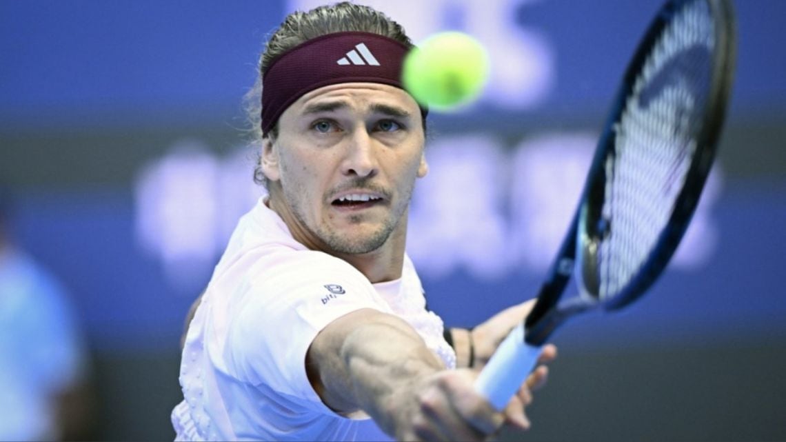 Zverev ganó, habló y dejó a los tres sets con la puerta cerrada en la cara