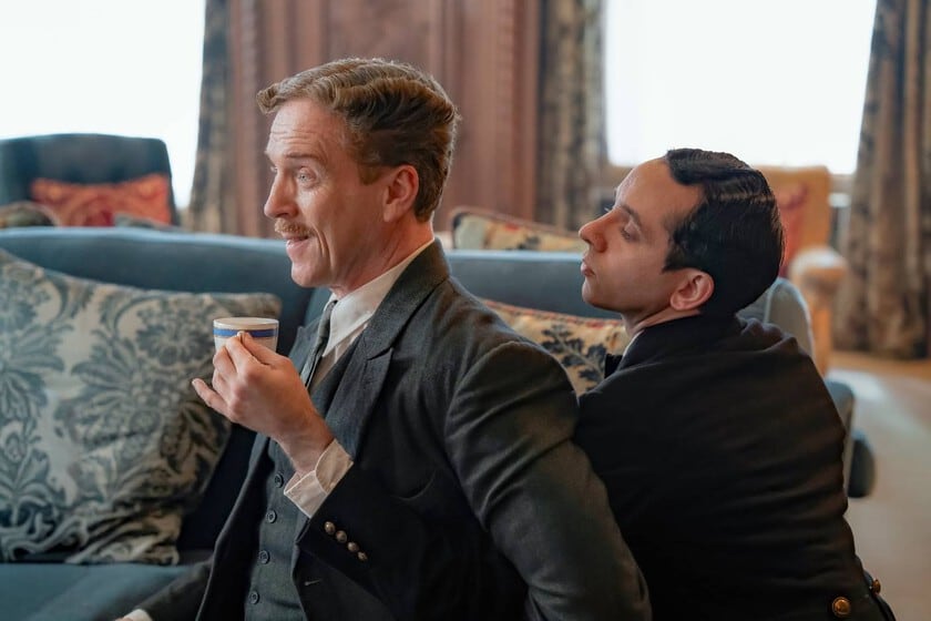 Mansión inglesa, enredos aristocráticos y un crimen a la hora del té: llega "Fackham Hall", la comedia que se ríe de los dramas de época