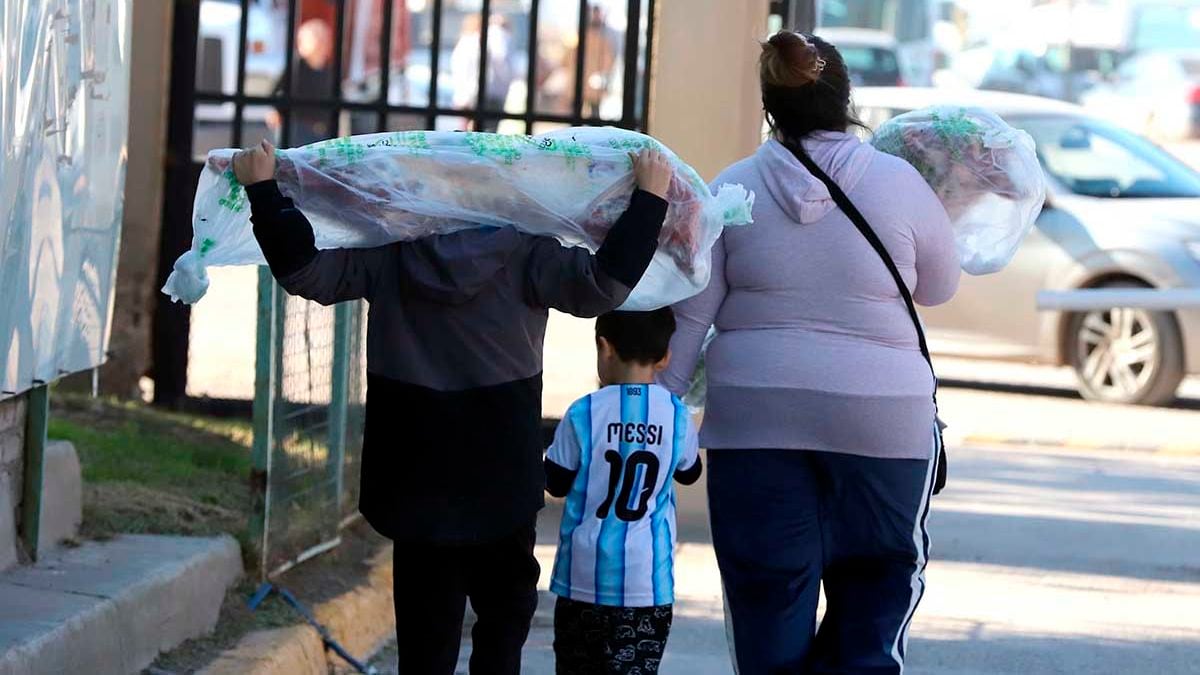 El Mercado Concentrador abre dos sábados en Neuquén y le mete mano al chivito y la trucha