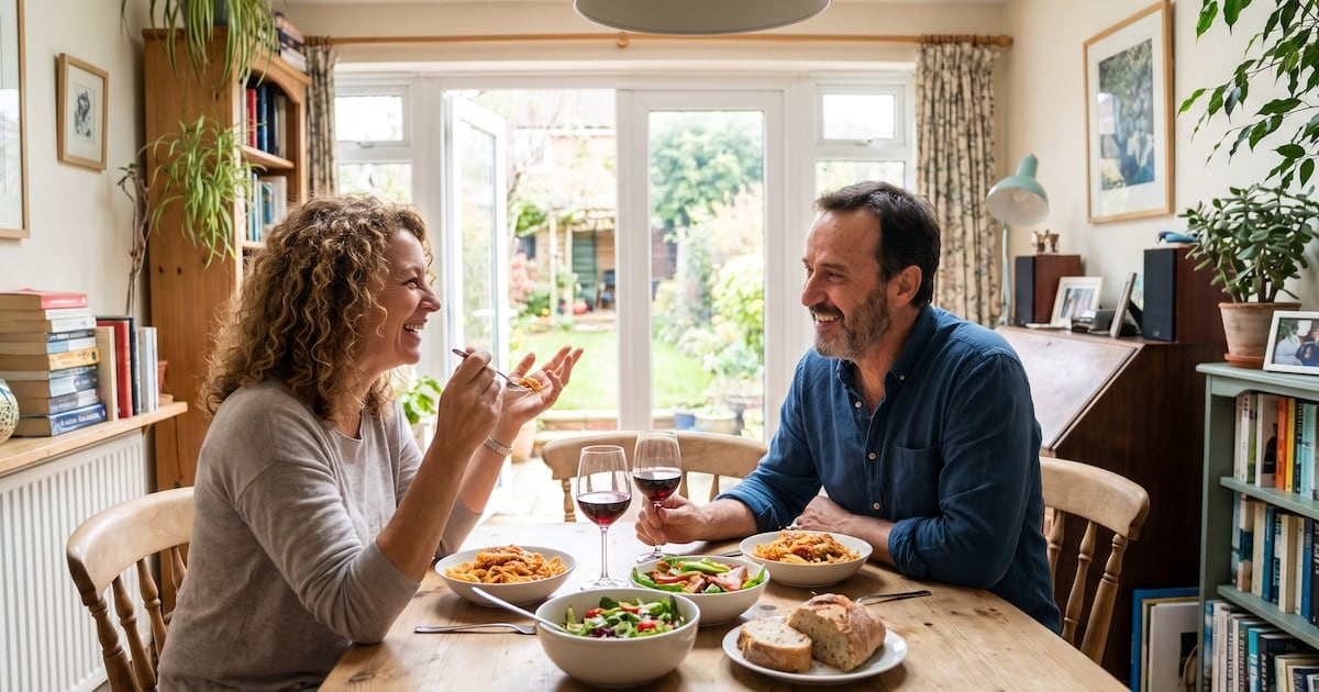 La milanesa del domingo: por qué comer con la pareja podría aplacar el pico de glucosa
