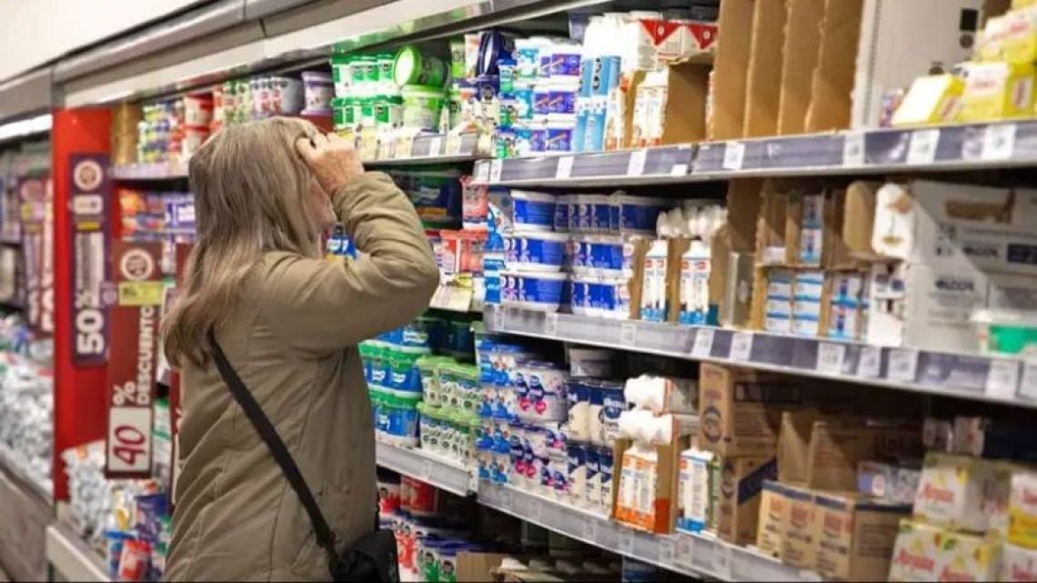 Cuando llenar la heladera se vuelve una operación a crédito: el 88,8% de los hogares argentinos tuvo que financiarse la comida en septiembre