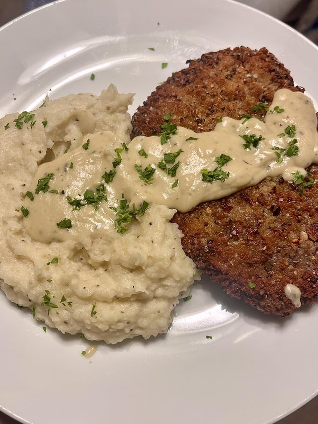 Una milanesa con cara de payaso y corazón de plástico: la despedida de Pachu Peña del MasterChef