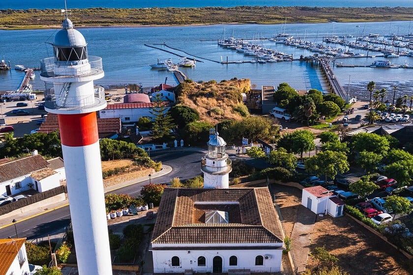 Cartaya y el sabor del Atlántico: una jornada en El Rompido entre coquinas, faros y dunas móviles