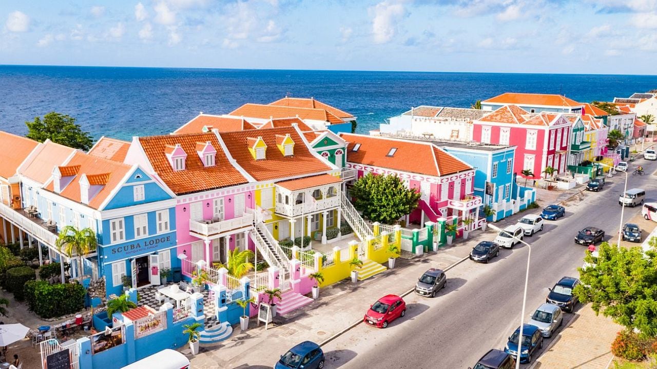 Curazao, la isla holandesa del Caribe sur que se recorre entre calas, cuevas y calles coloniales