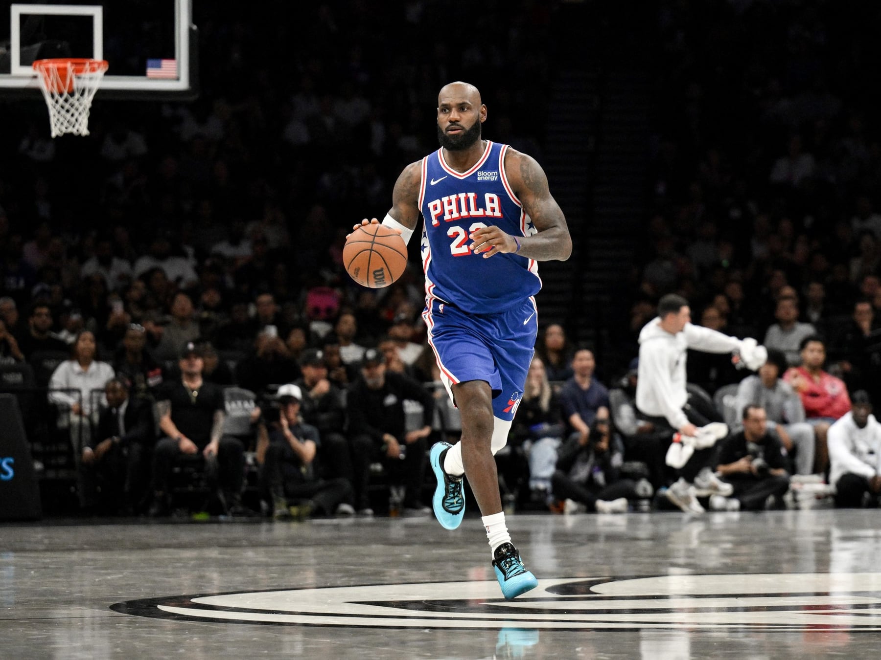 LeBron se puso la camiseta de los Sixers y los Nets le aguaron la fiesta en Brooklyn