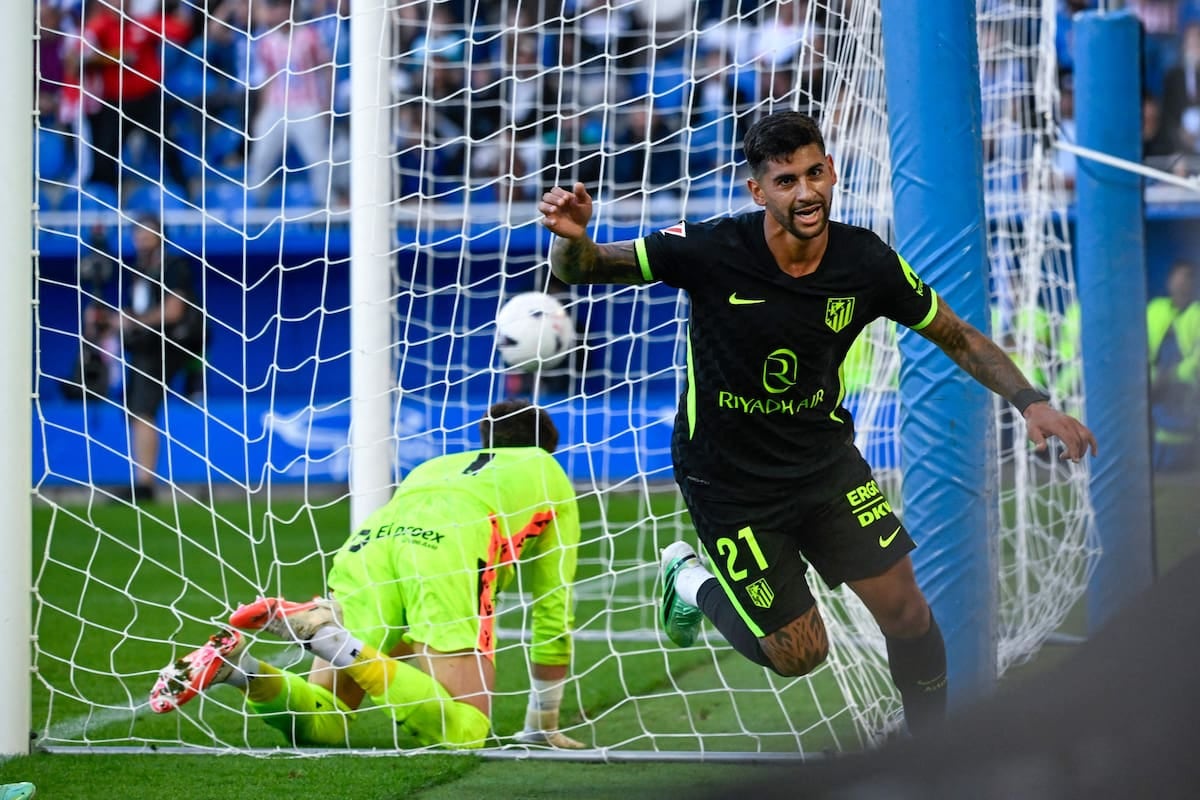El Cuti apareció cuando la cosa se pintaba fea y Atlético volvió con los tres puntos de Vitoria