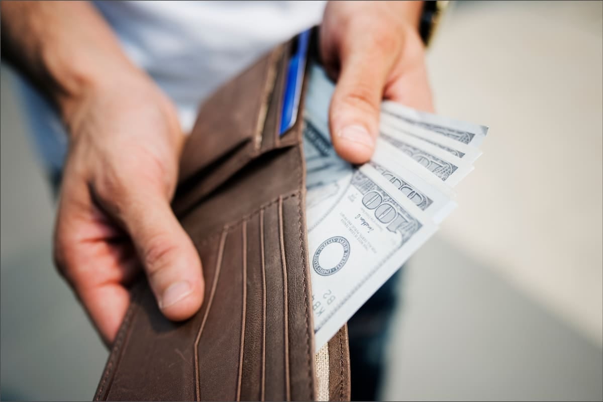 La pizarra del viernes dejó al oficial y al blue a sólo cinco pesos de distancia, en una semana sin sobresaltos cambiarios pero con la inflación que volvió a acelerar en la Ciudad
