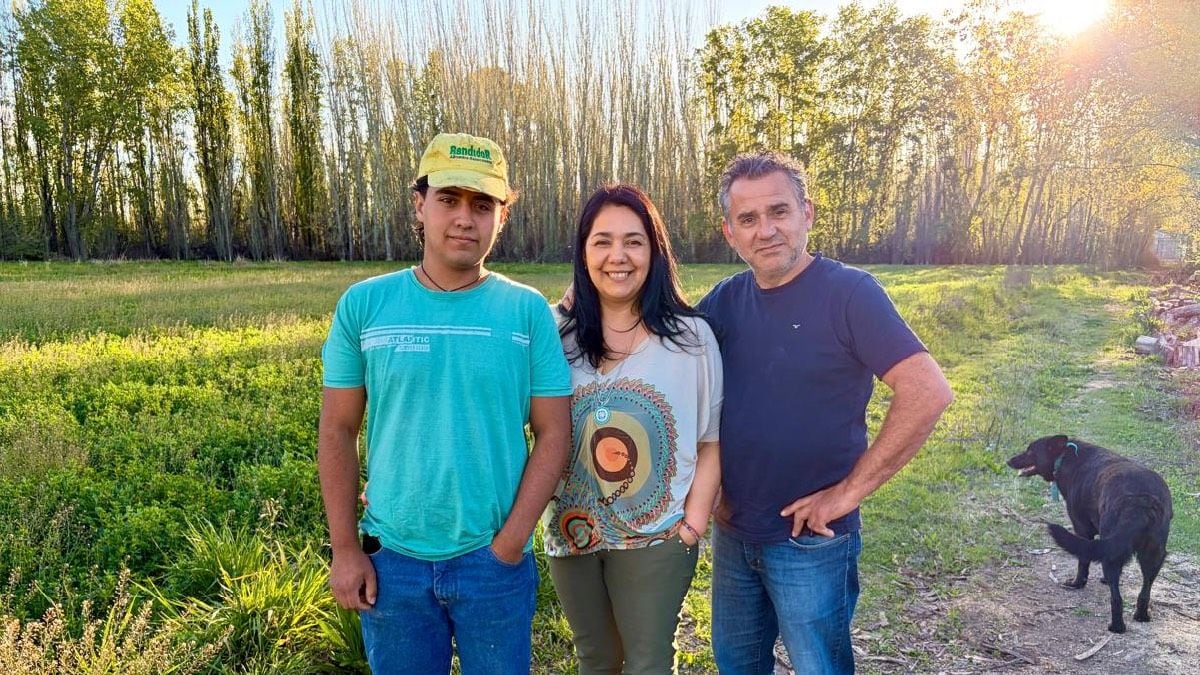 Tres hectáreas a pulmón: la historia de Silvana y Jorge, la pareja que revive la chacra de sus abuelos en Centenario