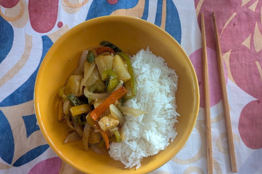Tofu agridulce con piña: la versión vegana de un clásico chino que no pierde identidad