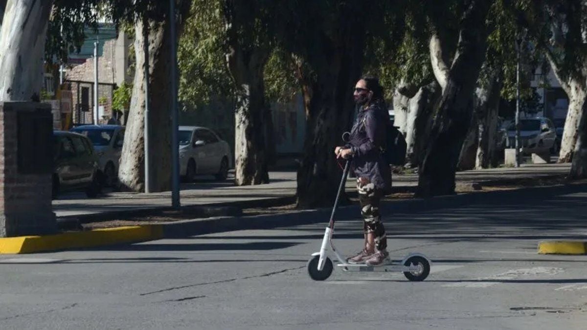 Neuquén se sube a la ola de los monopatines: cien rodados eléctricos, una app y la promesa de tenerlos en la calle antes del verano
