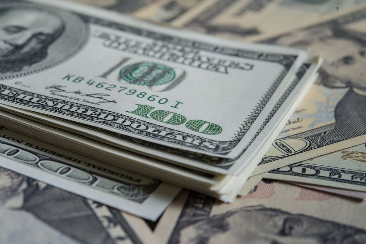 Dólar mayorista lejos del techo: la banda para noviembre se recalcula en 1.989 pesos y el peso gana terreno en el año