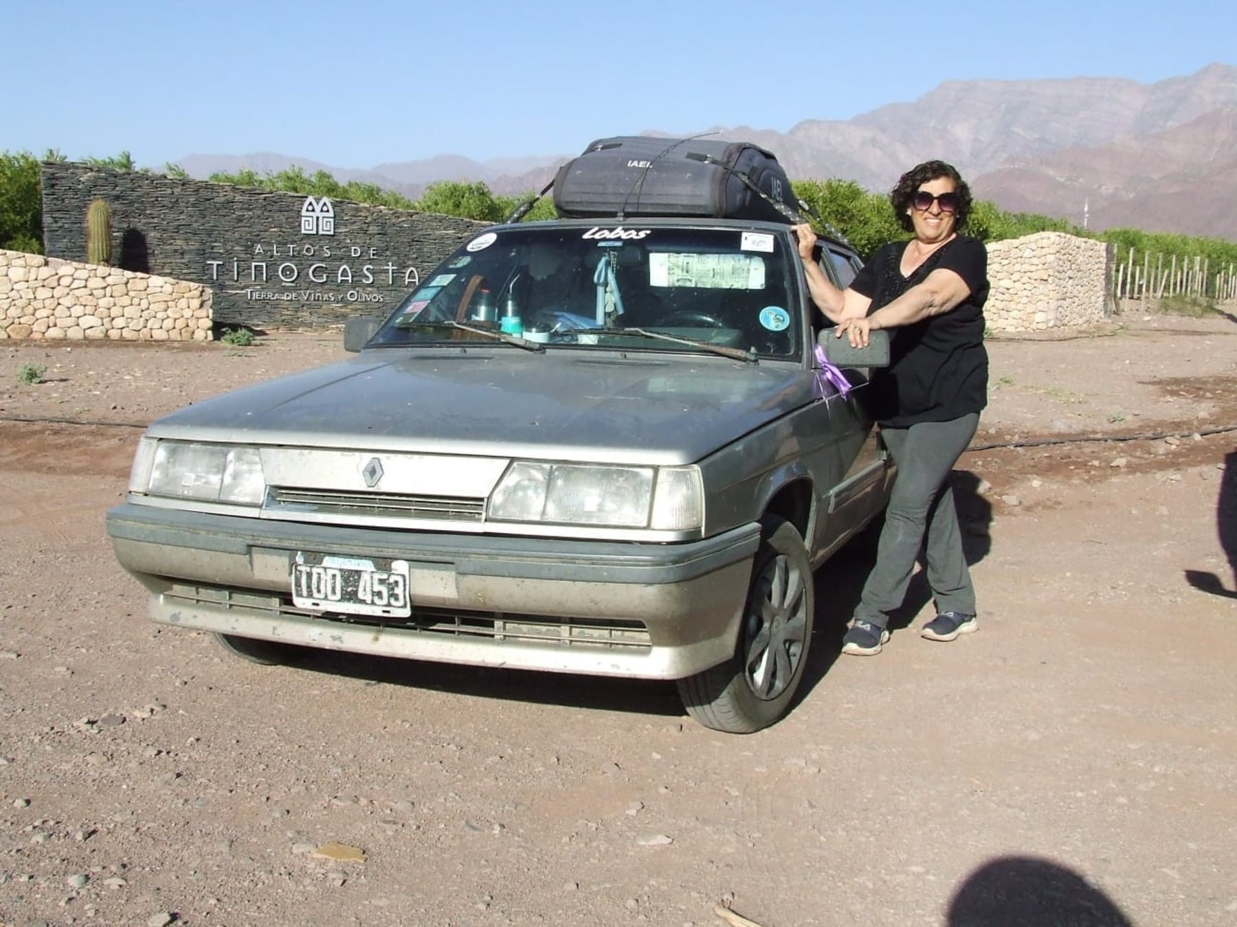 A los 63, una mujer de Lobos recorre sola la Argentina en un auto transformado en casa rodante