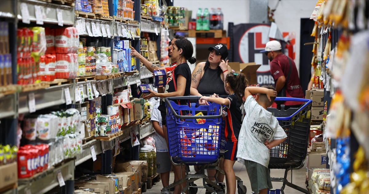 La inflación se estanca en una franja mensual de 1,6% a 1,8% y el sendero a la baja se estira hasta 2027
