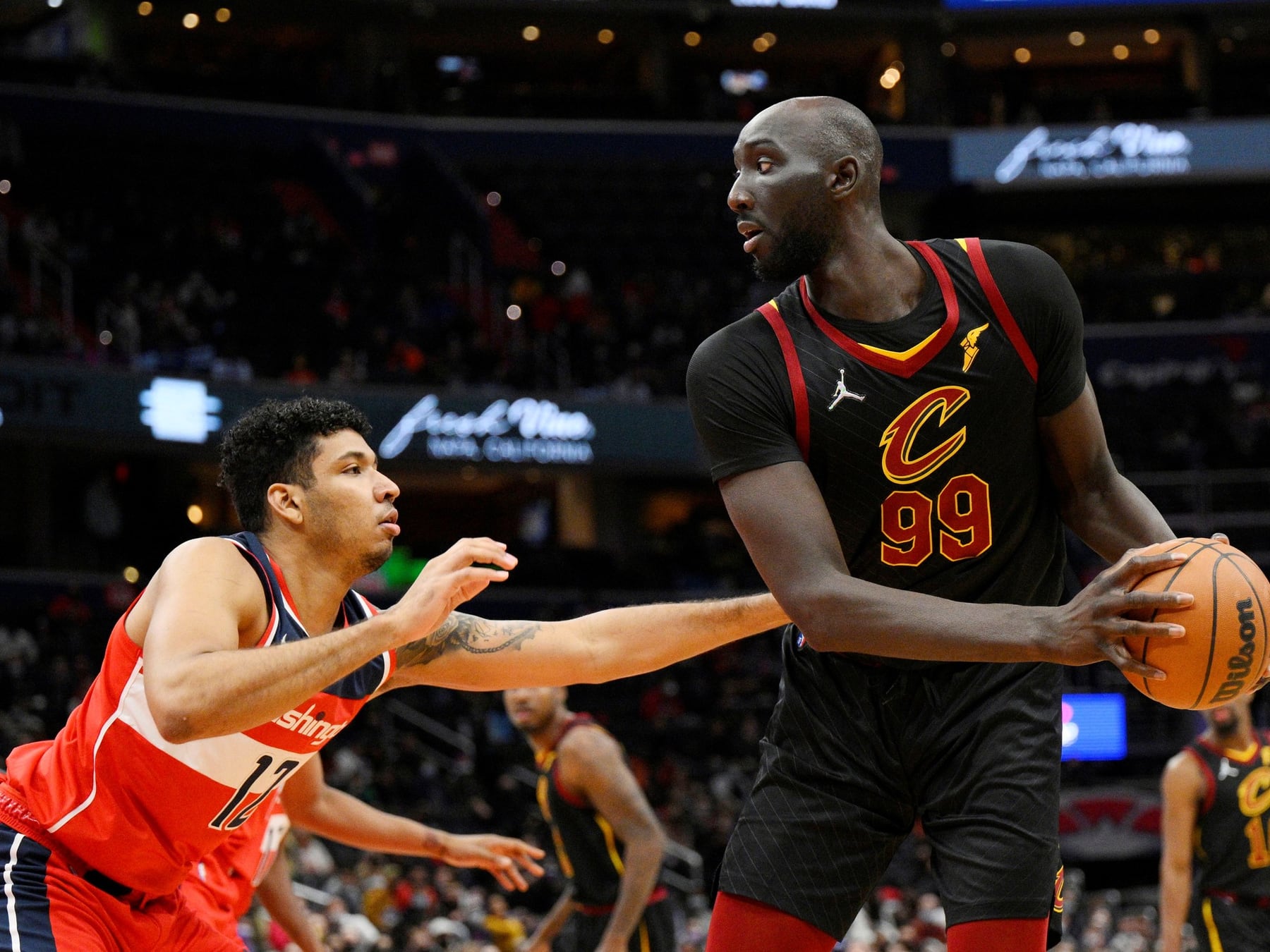 Tacko Fall vuelve a la NBA y los Sixers se llevan al gigante senegalés con un contrato híbrido