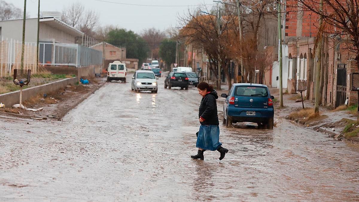 Tormentas que caen en minutos: qué hacer hoy en Neuquén para no quedar a merced del agua
