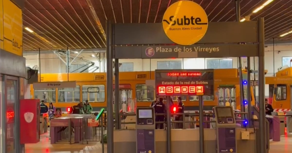 Detienen a dos delegados del subte y una protesta gremial paraliza seis líneas