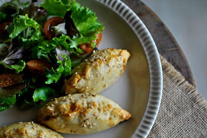 Empanadillas de masa casera con ternera y champiñones, la receta para un almuerzo familiar