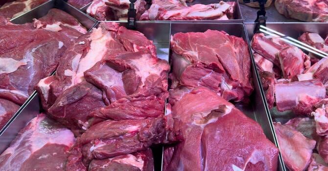 La carne de cerdo fresca toma impulso y deja atrás a los chacinados en un récord