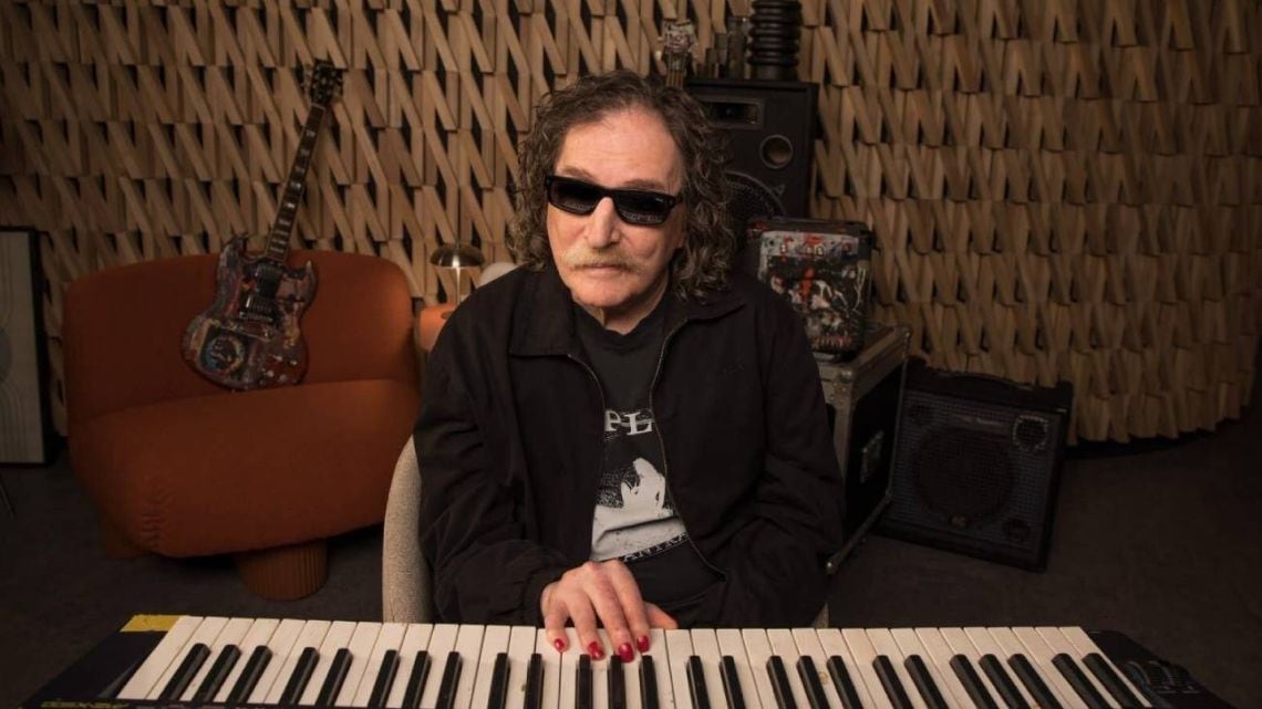 Netflix quiere contar la historia de Charly García desde su propia voz